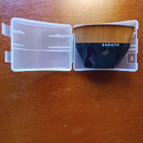 CONTOURING/FACE BRUSH W-CASE - Picture 6 of 7